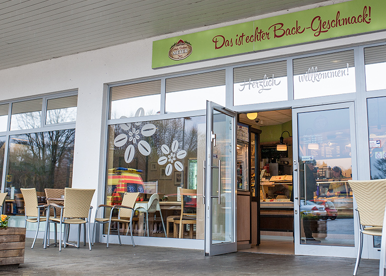 Bäckerei Meyer Filiale Triangel mit großen Fenstern bei der Rad-Tour